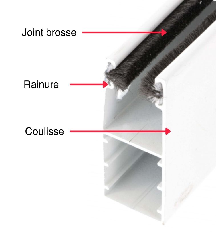 Coulisse de volet roulant avec joint brosse